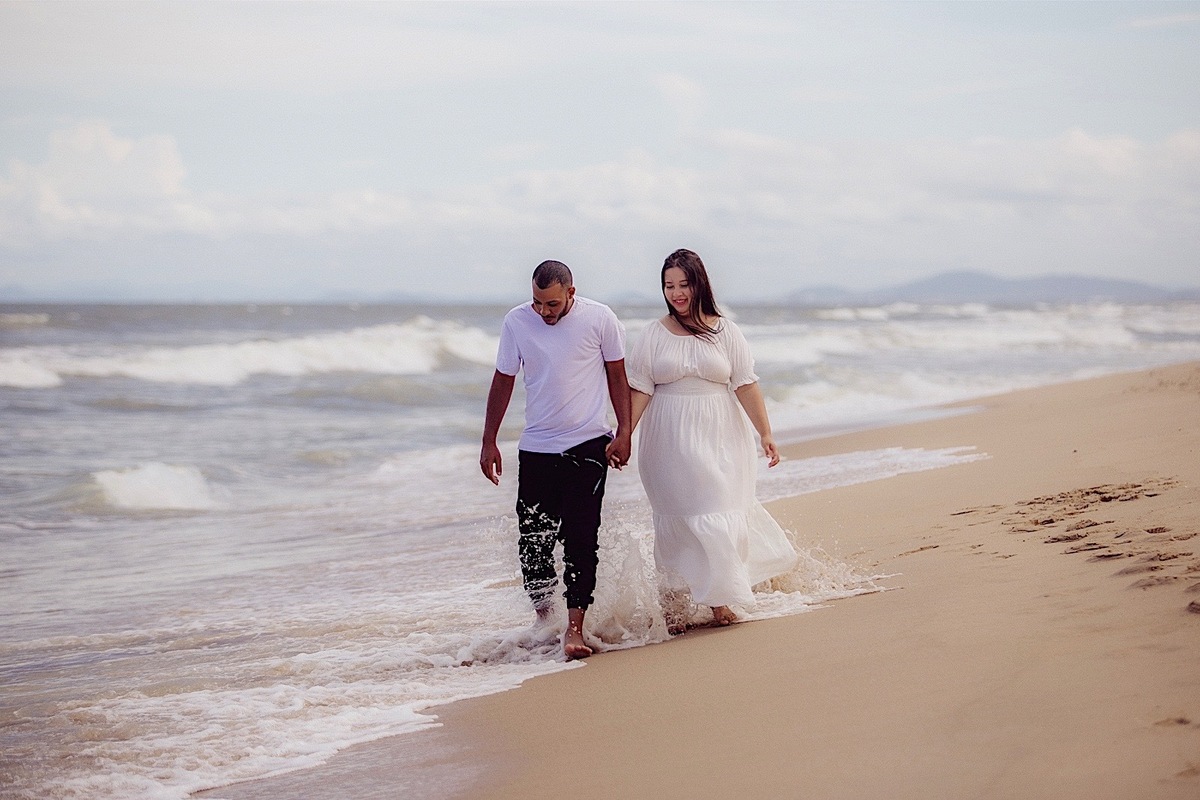 ensaio na praia - ensaio externo - ensaio no litoral - ensaio casal - fotografos de casamento - fotografos jaragua do sul - Chroma fotografia - ensaio em barra do sul
