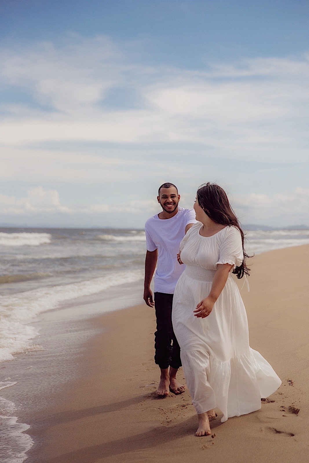 ensaio na praia - ensaio externo - ensaio no litoral - ensaio casal - fotografos de casamento - fotografos jaragua do sul - Chroma fotografia - ensaio em barra do sul
