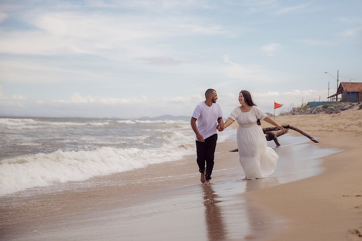 ensaio na praia - ensaio externo - ensaio no litoral - ensaio casal - fotografos de casamento - fotografos jaragua do sul - Chroma fotografia - ensaio em barra do sul