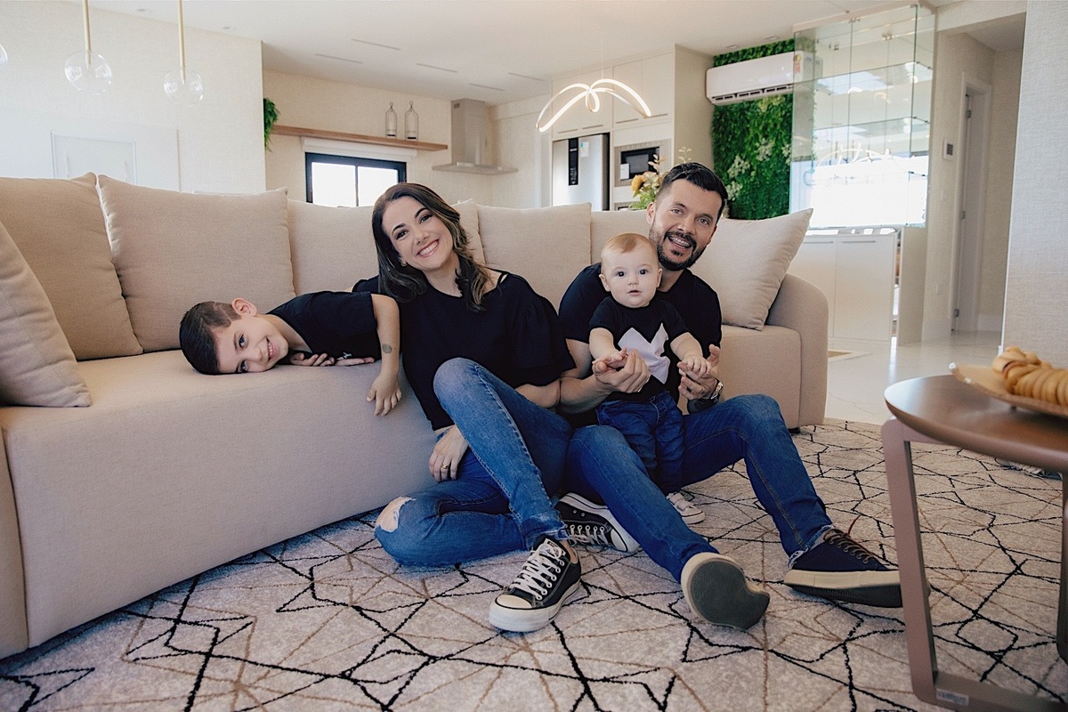 ensaio familia - ensaio em casa - ensaio fotografico - fotografos de itapema - fotografia de familia - familia - chroma fotografia