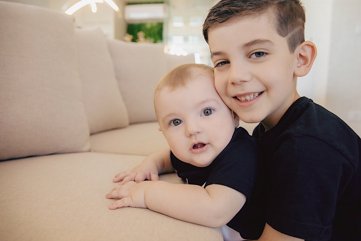 ensaio familia - ensaio em casa - ensaio fotografico - fotografos de itapema - fotografia de familia - familia - chroma fotografia