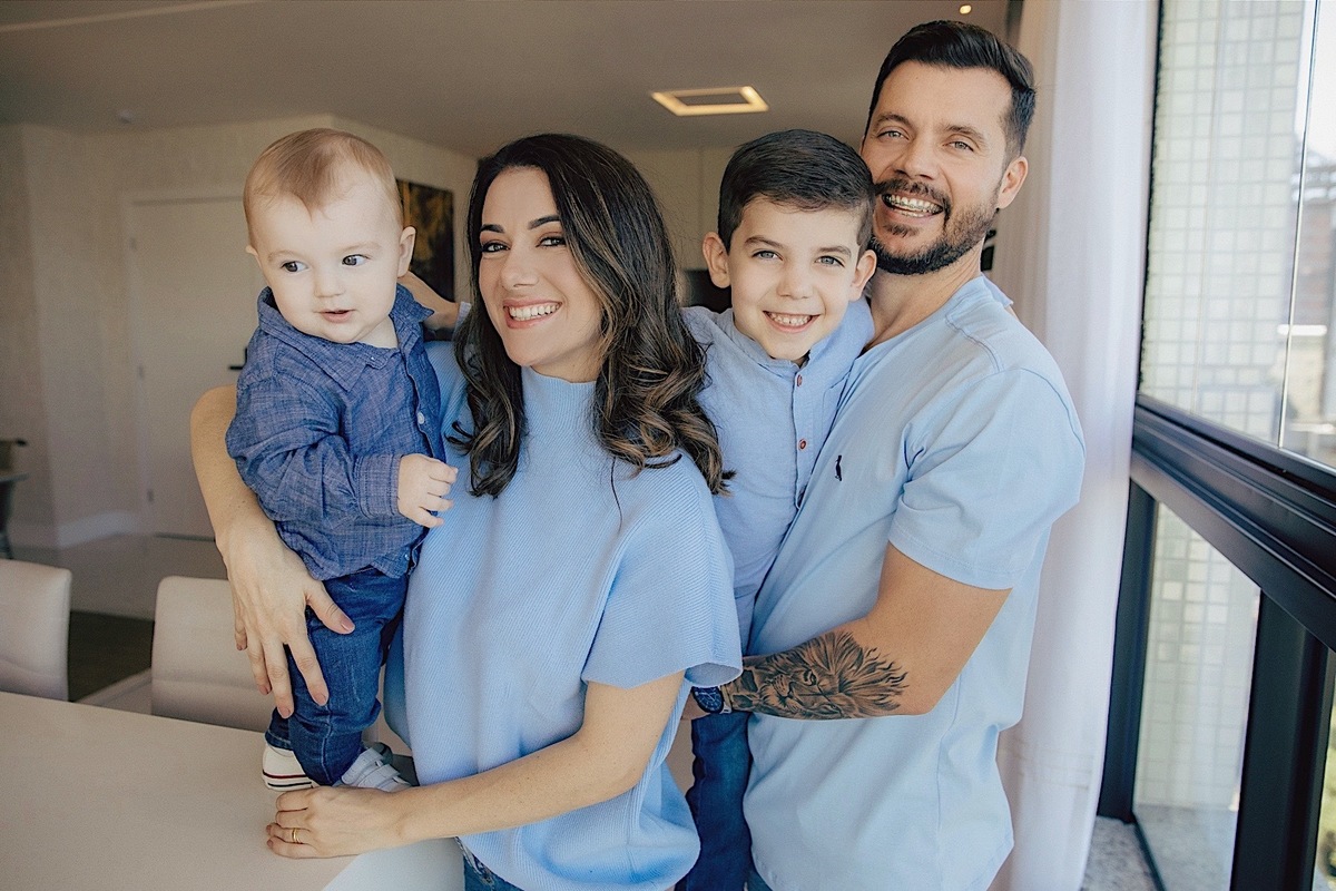 ensaio familia - ensaio em casa - ensaio fotografico - fotografos de itapema - fotografia de familia - familia - chroma fotografia