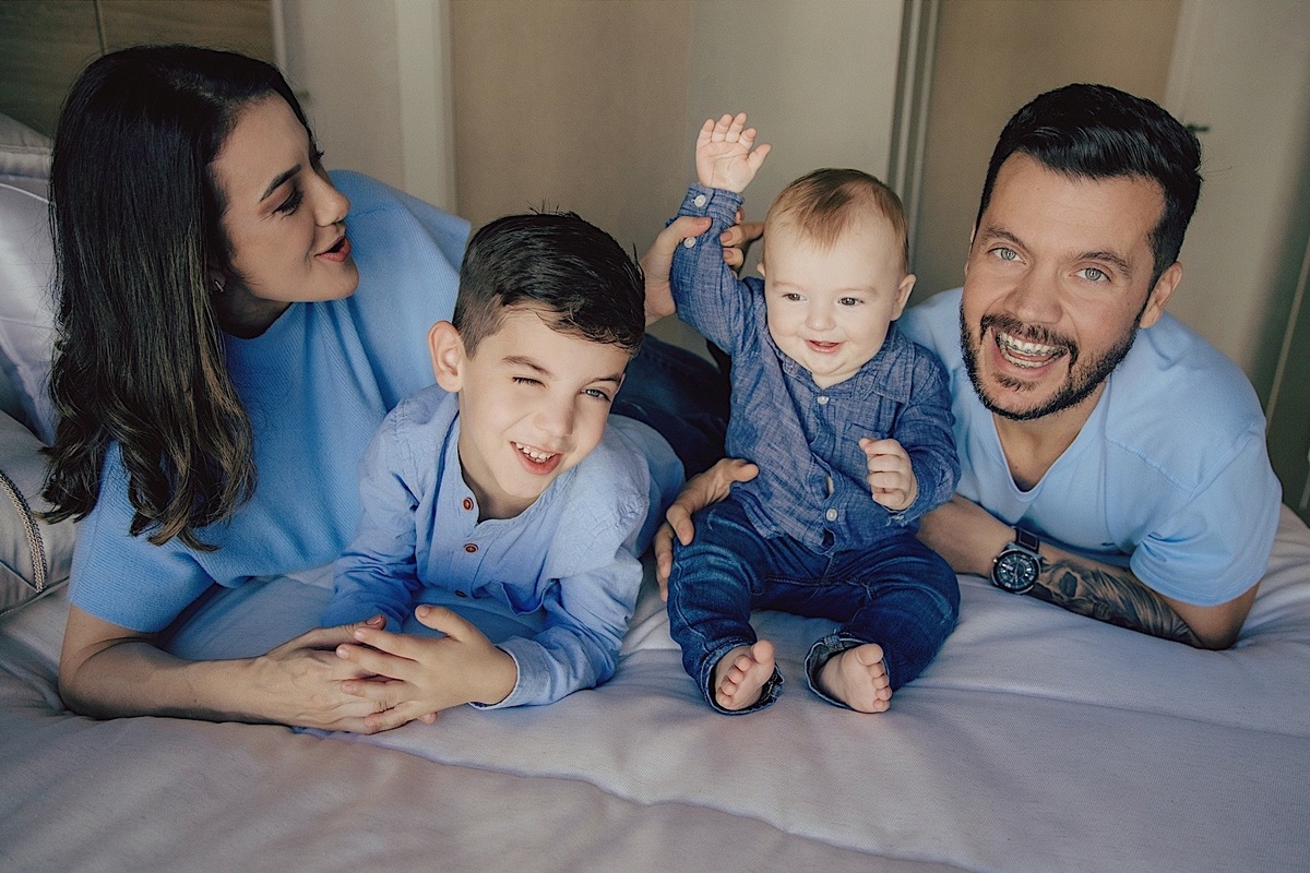 ensaio familia - ensaio em casa - ensaio fotografico - fotografos de itapema - fotografia de familia - familia - chroma fotografia