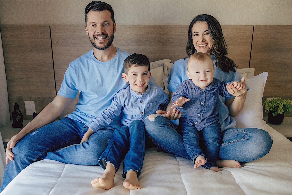 ensaio familia - ensaio em casa - ensaio fotografico - fotografos de itapema - fotografia de familia - familia - chroma fotografia