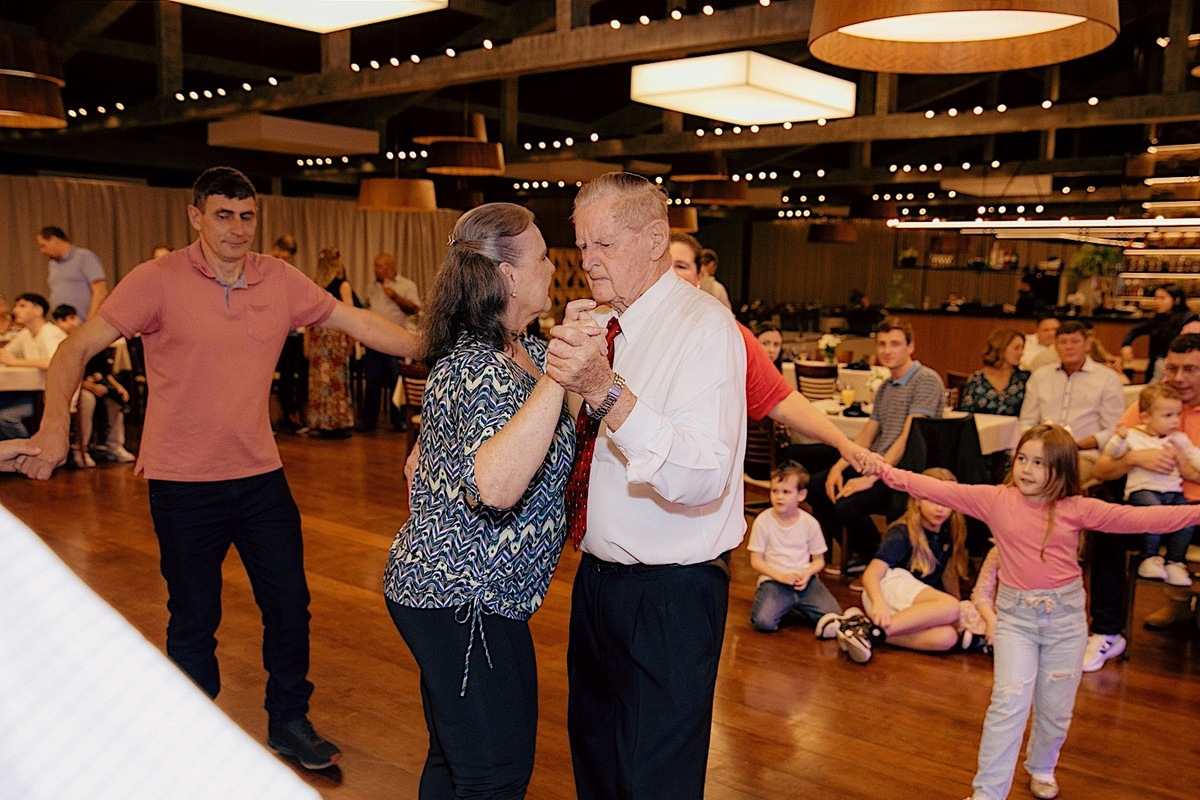 aniversario - aniversario de adulto - aniversario de 90 anos - egon 90 anos - festa na arweg - fotografos jaragua do sul - chroma fotografia