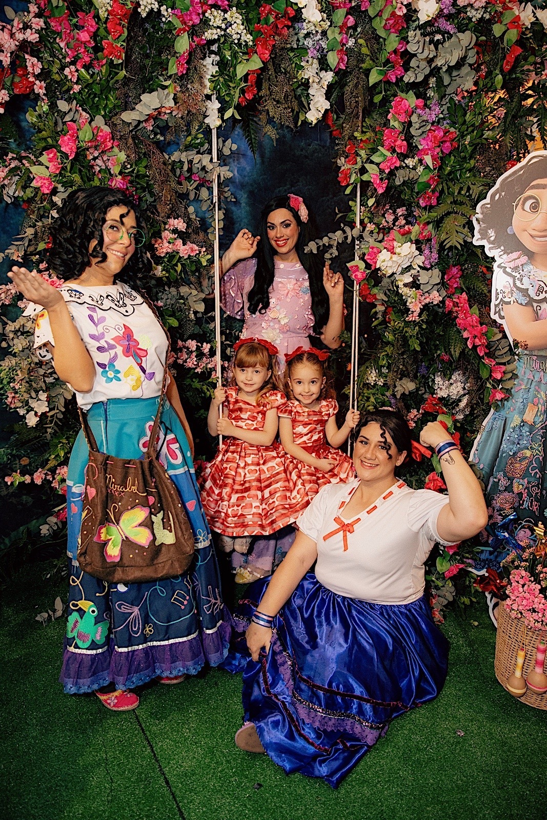 aniversario - aniversario infantil - helena e luiza 5 anos - aniversario no le classique - tema familia madrigal - aniversario em jaragua do sul - fotografos jaragua do sul - fotografia infantil - chroma fotografia