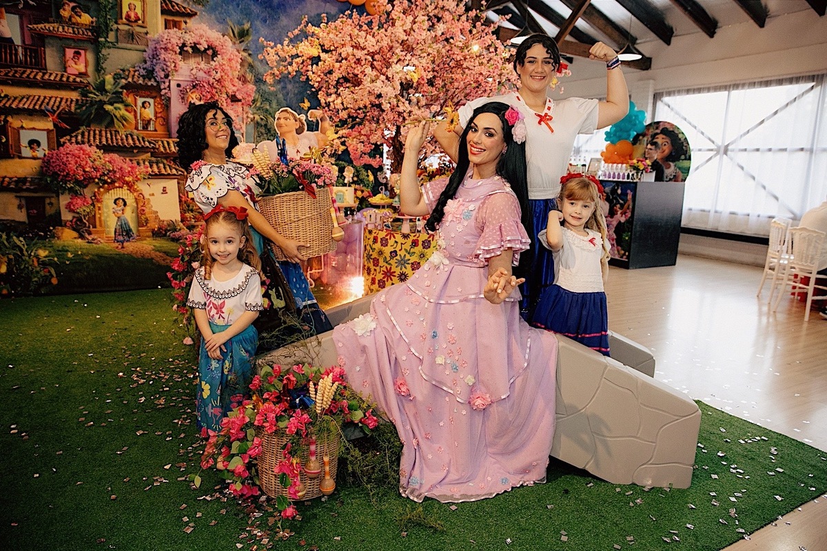 aniversario - aniversario infantil - helena e luiza 5 anos - aniversario no le classique - tema familia madrigal - aniversario em jaragua do sul - fotografos jaragua do sul - fotografia infantil - chroma fotografia