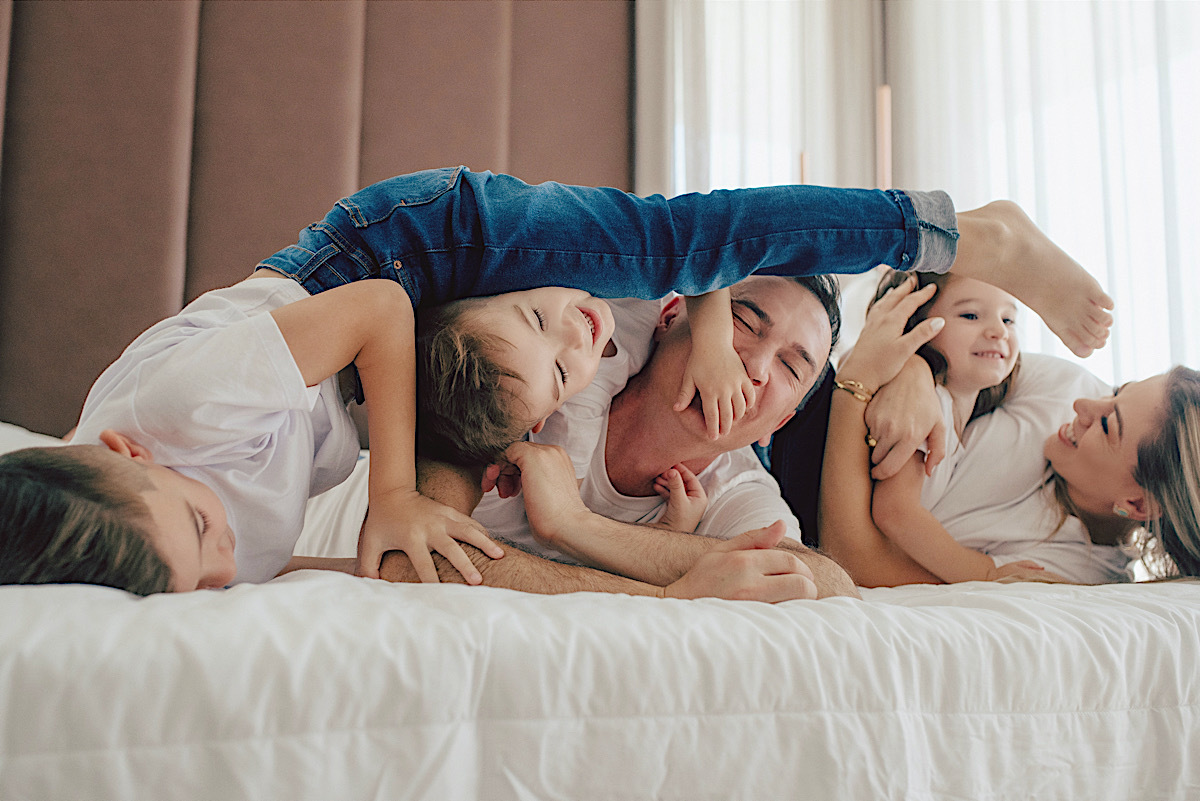 ensaio familia - mae de 3 - ensaio em casa - sao bento do sul - chroma foto
