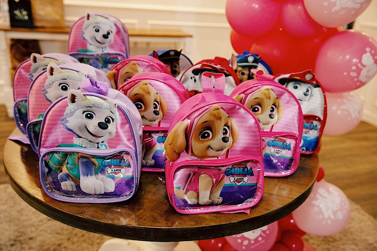  A decoração estava incrível, repleta de detalhes encantadores que refletiam toda a magia do dia.