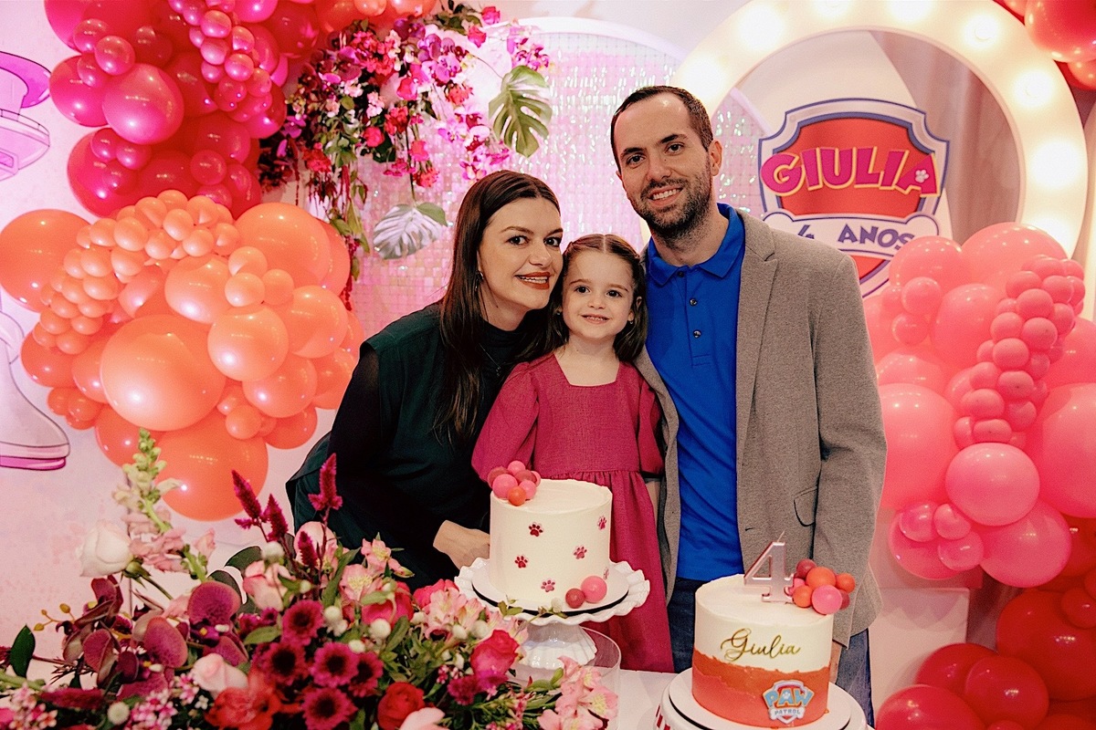  A decoração estava incrível, repleta de detalhes encantadores que refletiam toda a magia do dia.