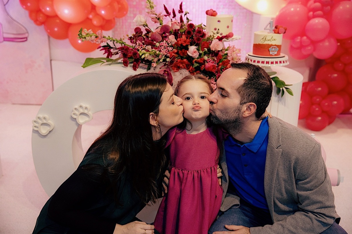  A decoração estava incrível, repleta de detalhes encantadores que refletiam toda a magia do dia.