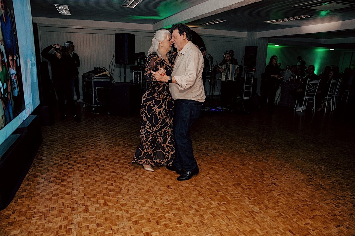 aniversario - aniversario adulto - aniversario em jaragua do sul - festa no clube baependi - fotografos jaragua do sul - fotografia de familia - jaragua do sul - chroma fotografia