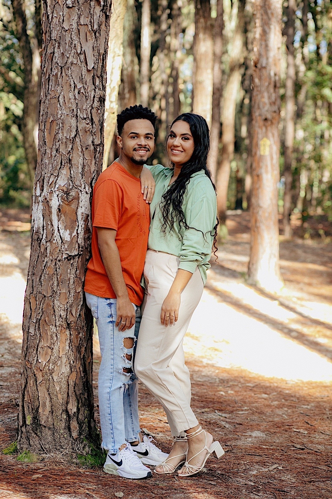 ensaio casal - ensaio no litoral - ensaio pré casamento - pré wedding - noivos 2024 - casamento - Leticia e Joao - ensaio em floripa - chroma fotografia