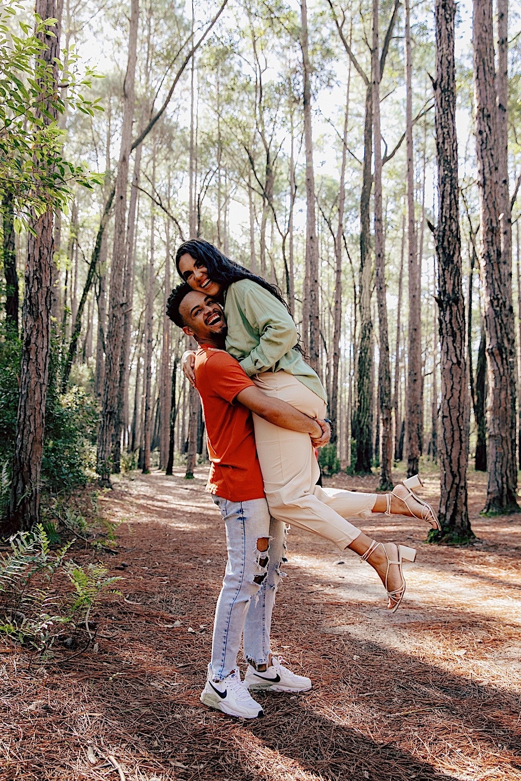 ensaio casal - ensaio no litoral - ensaio pré casamento - pré wedding - noivos 2024 - casamento - Leticia e Joao - ensaio em floripa - chroma fotografia