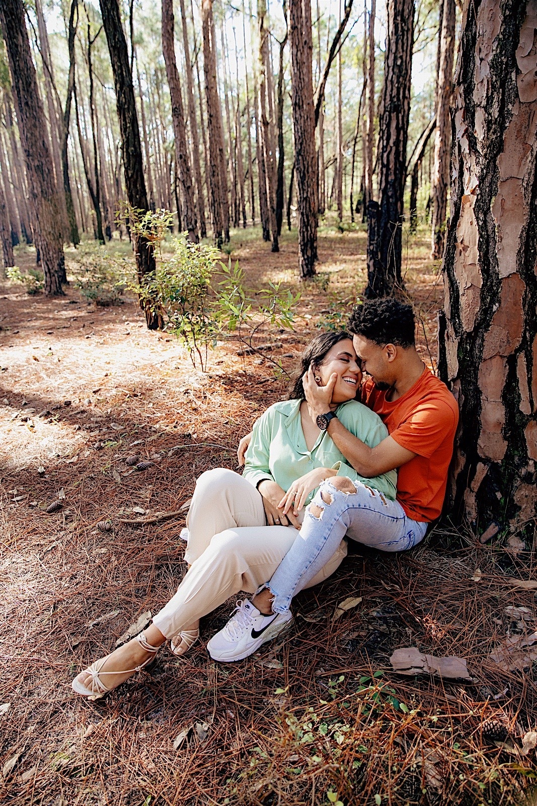ensaio casal - ensaio no litoral - ensaio pré casamento - pré wedding - noivos 2024 - casamento - Leticia e Joao - ensaio em floripa - chroma fotografia