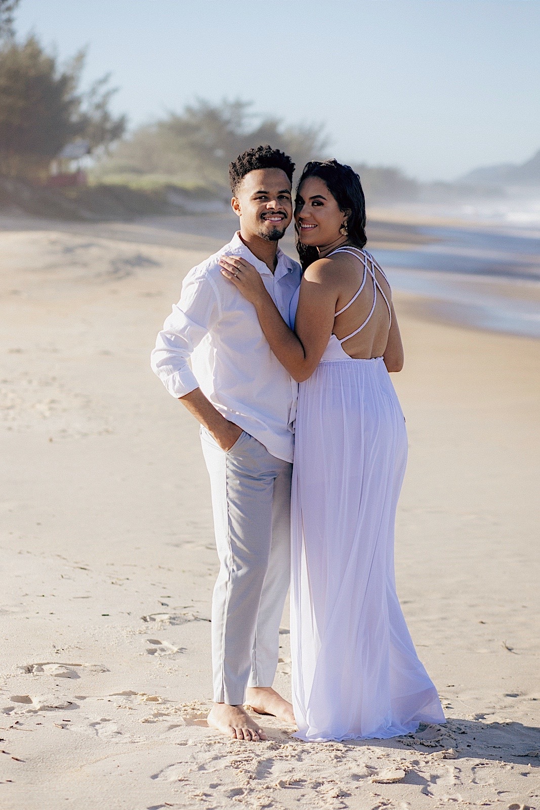 ensaio casal - ensaio no litoral - ensaio pré casamento - pré wedding - noivos 2024 - casamento - Leticia e Joao - ensaio em floripa - chroma fotografia