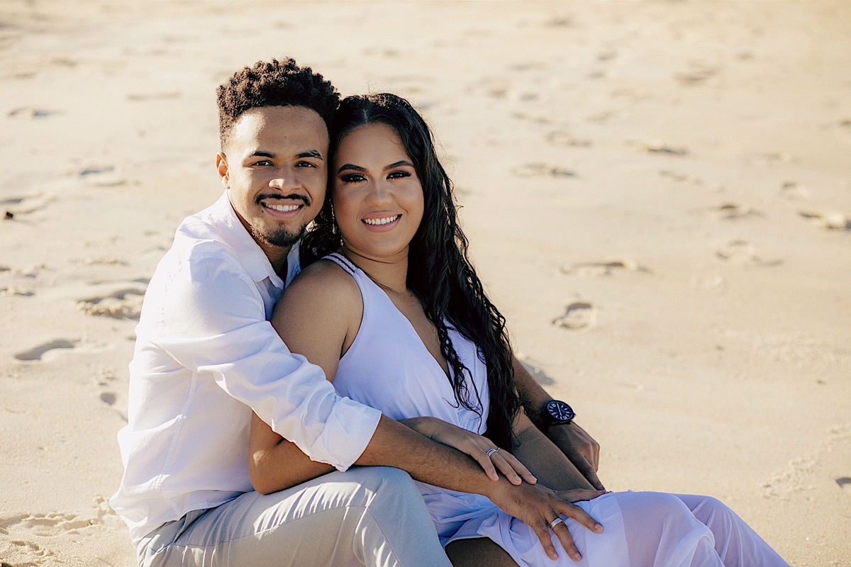 ensaio casal - ensaio no litoral - ensaio pré casamento - pré wedding - noivos 2024 - casamento - Leticia e Joao - ensaio em floripa - chroma fotografia