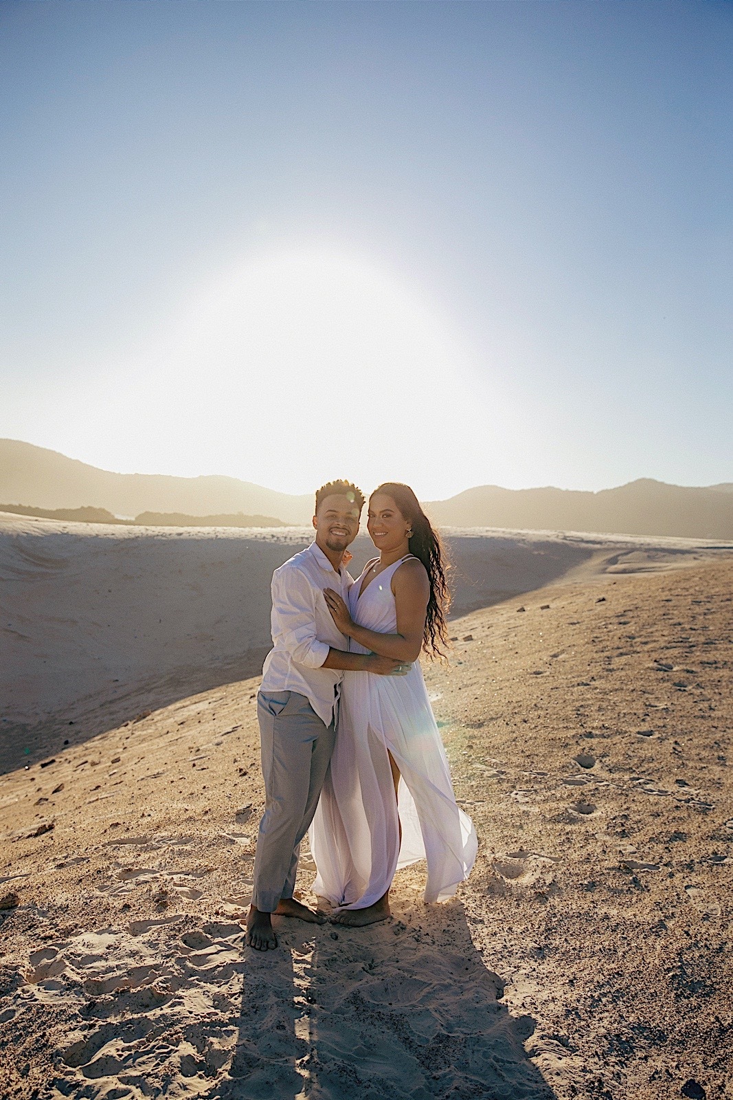 ensaio casal - ensaio no litoral - ensaio pré casamento - pré wedding - noivos 2024 - casamento - Leticia e Joao - ensaio em floripa - chroma fotografia