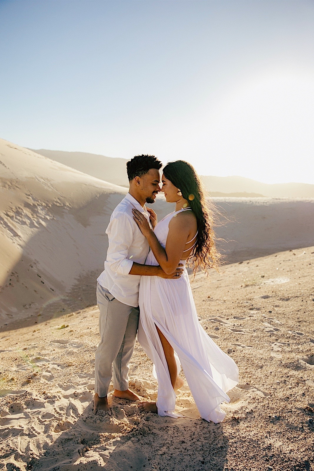 ensaio casal - ensaio no litoral - ensaio pré casamento - pré wedding - noivos 2024 - casamento - Leticia e Joao - ensaio em floripa - chroma fotografia