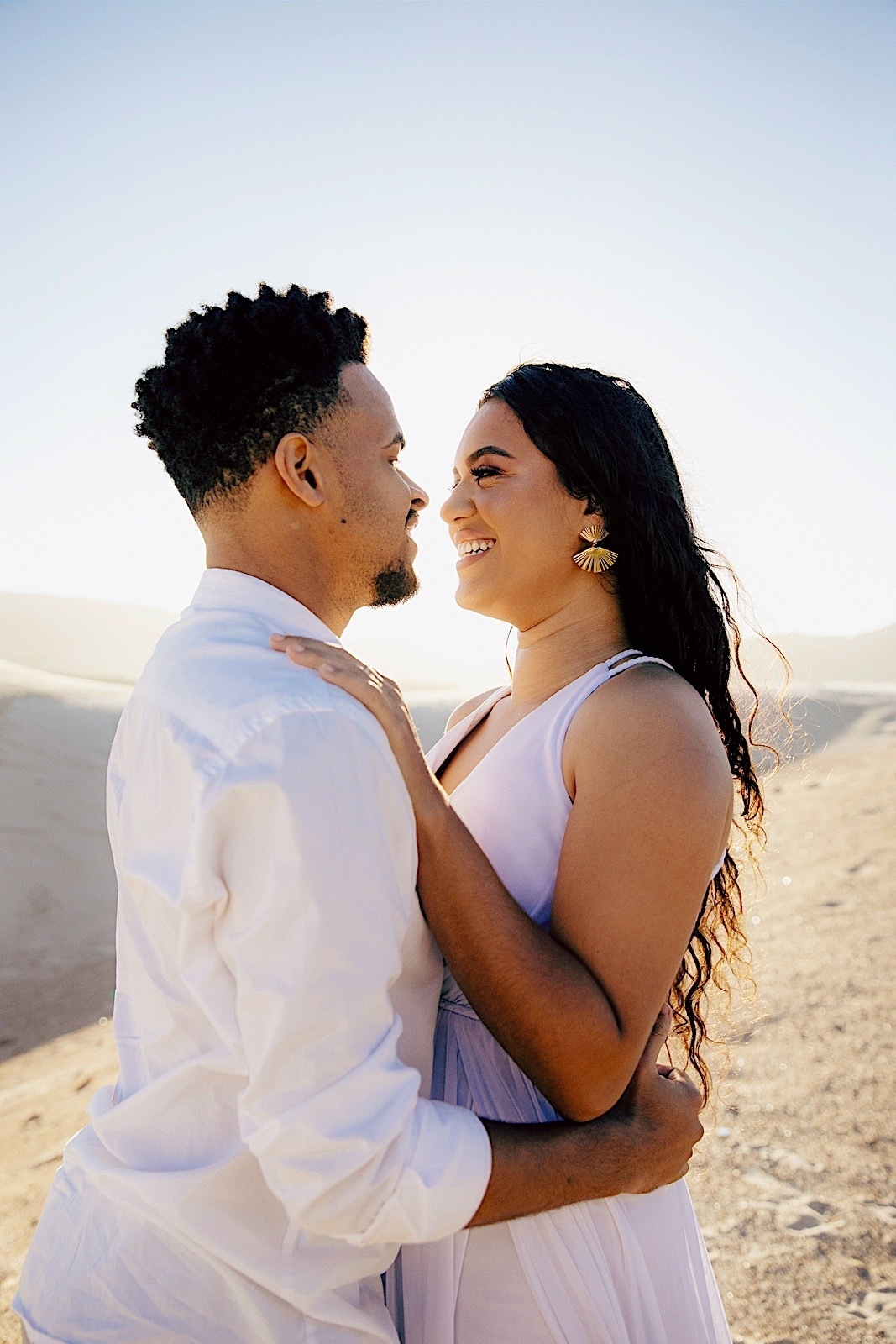 ensaio casal - ensaio no litoral - ensaio pré casamento - pré wedding - noivos 2024 - casamento - Leticia e Joao - ensaio em floripa - chroma fotografia