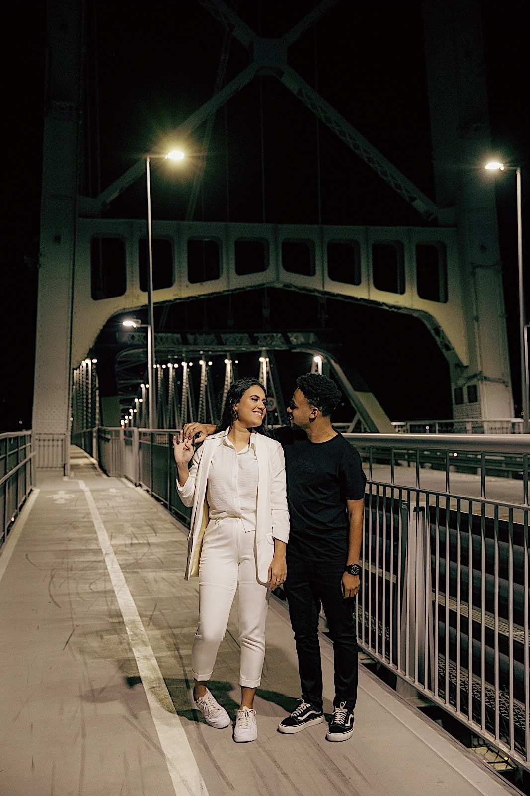 ensaio casal - ensaio no litoral - ensaio pré casamento - pré wedding - noivos 2024 - casamento - Leticia e Joao - ensaio em floripa - chroma fotografia