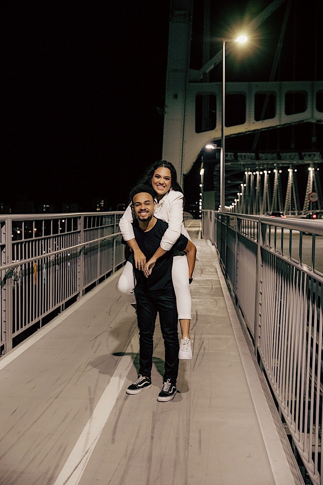 ensaio casal - ensaio no litoral - ensaio pré casamento - pré wedding - noivos 2024 - casamento - Leticia e Joao - ensaio em floripa - chroma fotografia