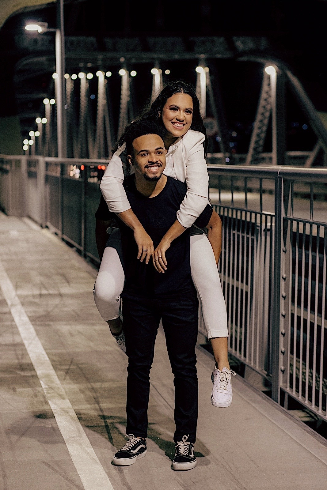 ensaio casal - ensaio no litoral - ensaio pré casamento - pré wedding - noivos 2024 - casamento - Leticia e Joao - ensaio em floripa - chroma fotografia