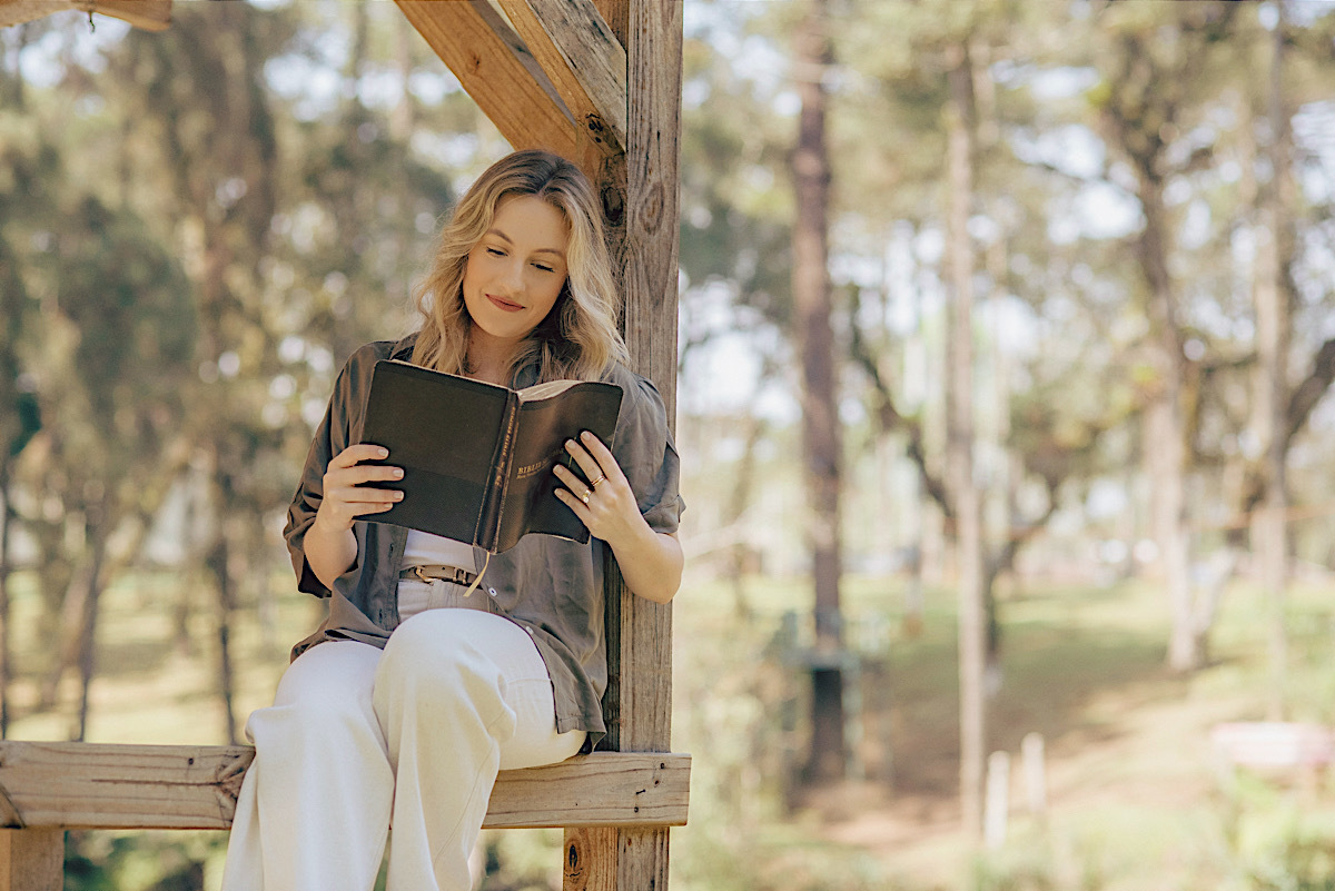 ensaio profissional - paola muehlbauer - teologa - escritora - deus - chroma fotografia - sao bento do sul