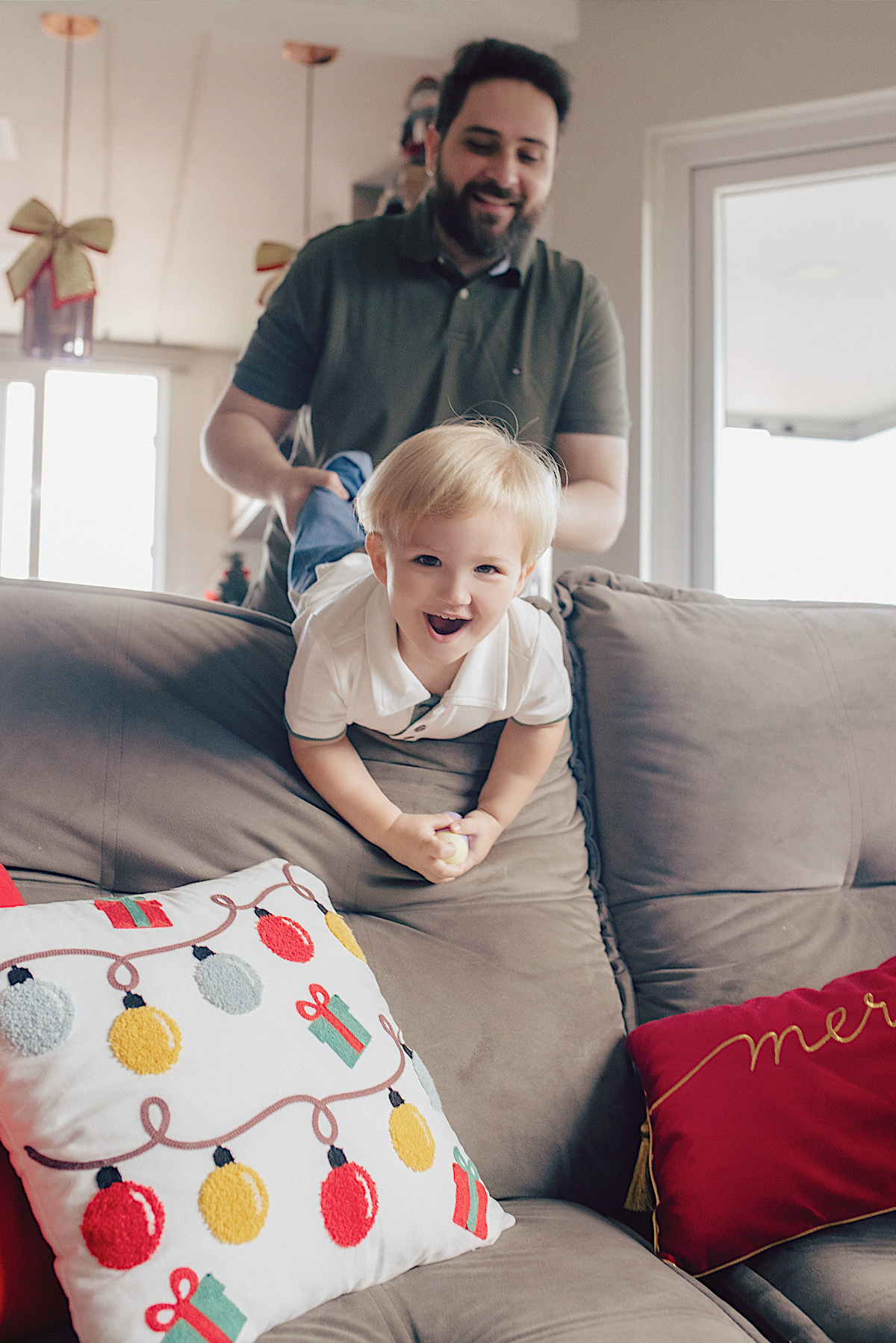 ensaio familia - natal - mae de menino - em casa - diversao - bagunca - chroma fotografia - sao bento do sul