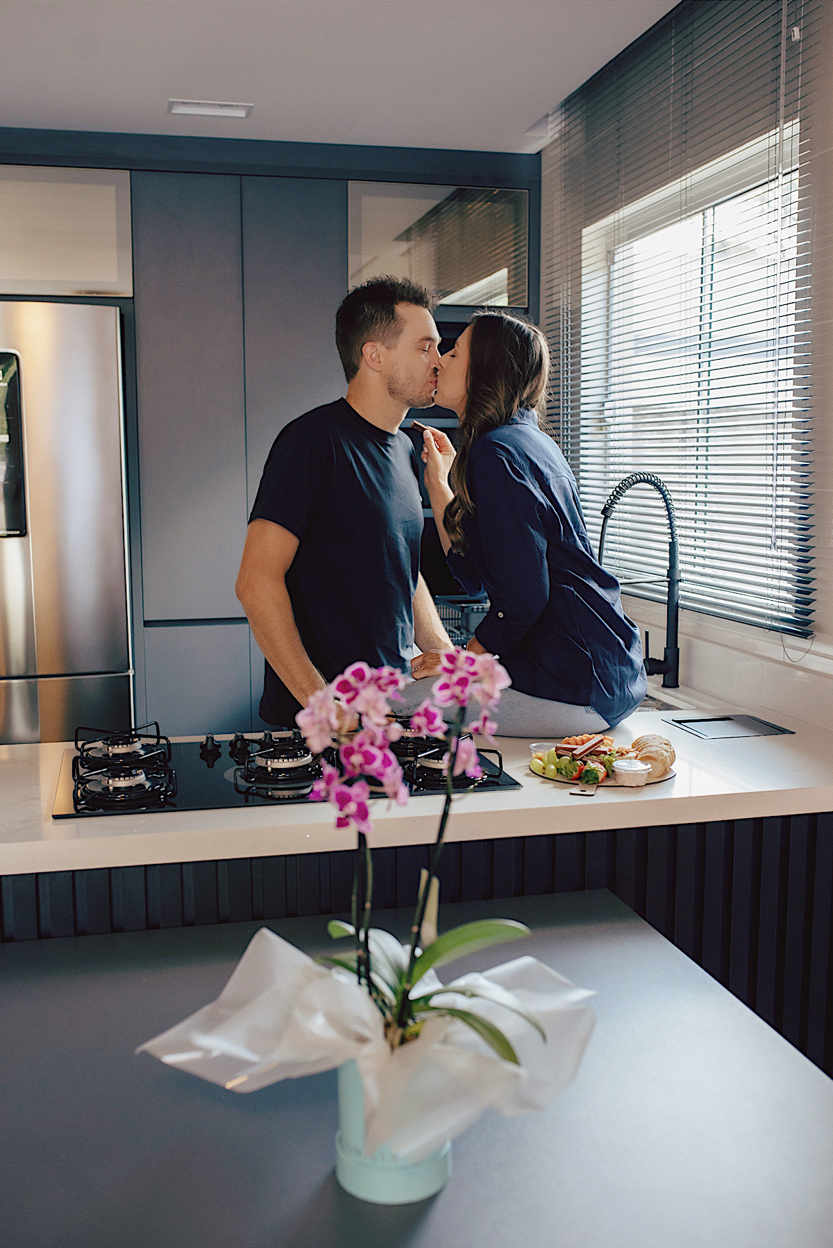 emanuelle - jeferson - pre-casamento - chroma fotografia - ensaio casal - em casa - ao ar livre