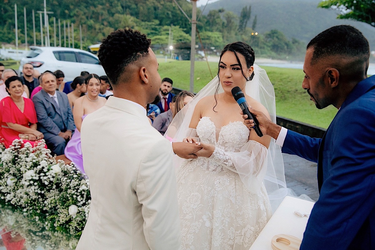 casamento - casamento no litoral - casamento ao ar livre - casamento Leticia e Joao - noivos 2024 - fotografia de casamento - chroma fotografia