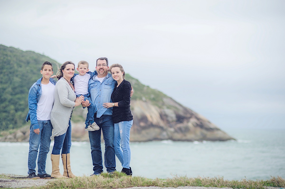 ensaio família - ensaio na praia - mãe de 3 - são francisco do sul - chroma fotografia