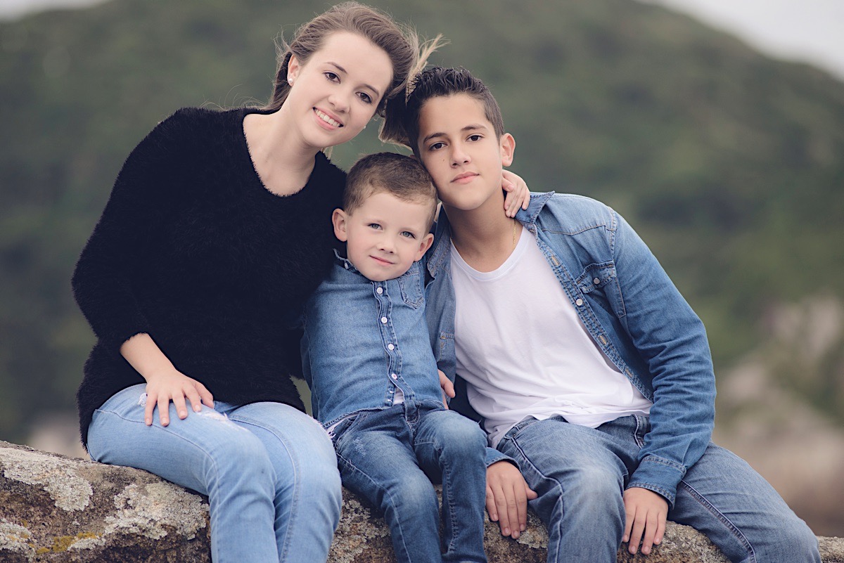 ensaio família - ensaio na praia - mãe de 3 - são francisco do sul - chroma fotografia