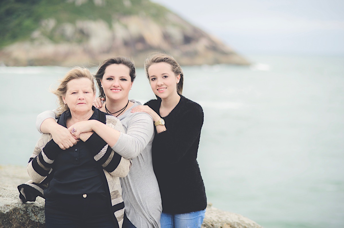 ensaio família - ensaio na praia - mãe de 3 - são francisco do sul - chroma fotografia