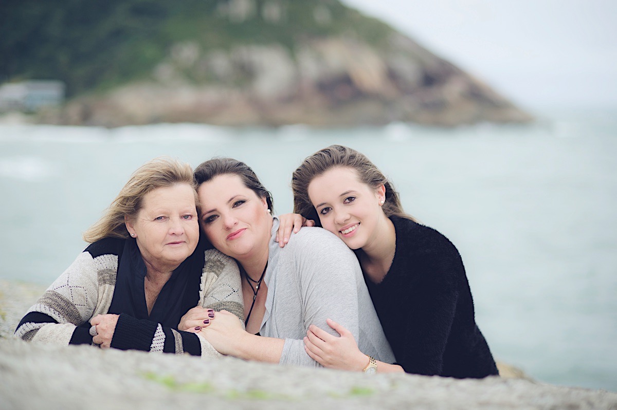 ensaio família - ensaio na praia - mãe de 3 - são francisco do sul - chroma fotografia