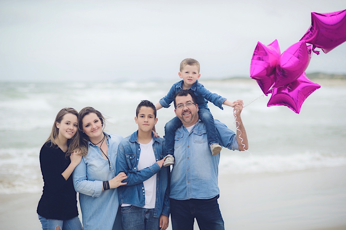 ensaio família - ensaio na praia - mãe de 3 - são francisco do sul - chroma fotografia