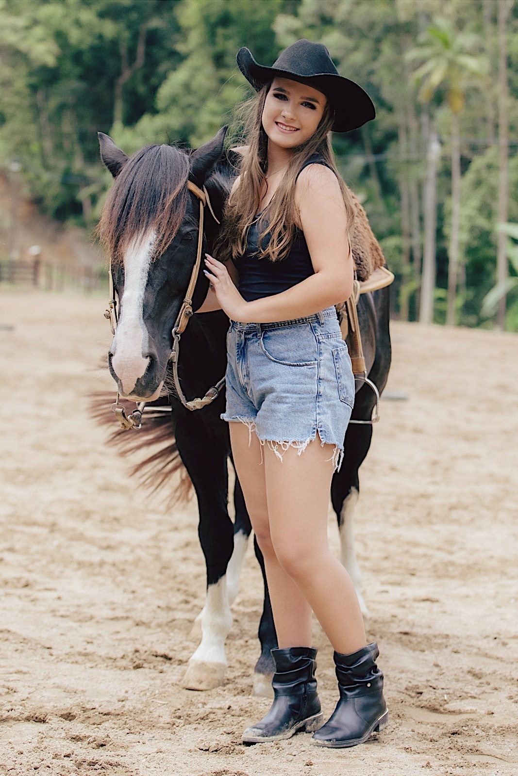 ensaio externo - ensaio fotografico - ensaio 15 anos - 15 anos Laura - ensaio com cavalos - ensaio de familia - ensaio individual - jaragua do sul - chroma fotografia 