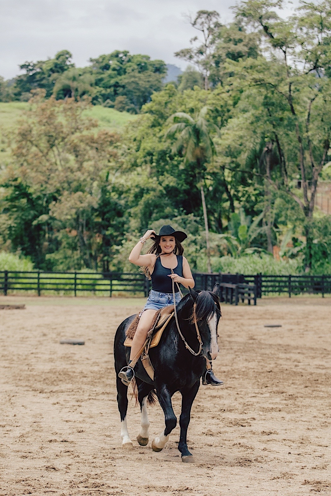 ensaio externo - ensaio fotografico - ensaio 15 anos - 15 anos Laura - ensaio com cavalos - ensaio de familia - ensaio individual - jaragua do sul - chroma fotografia 