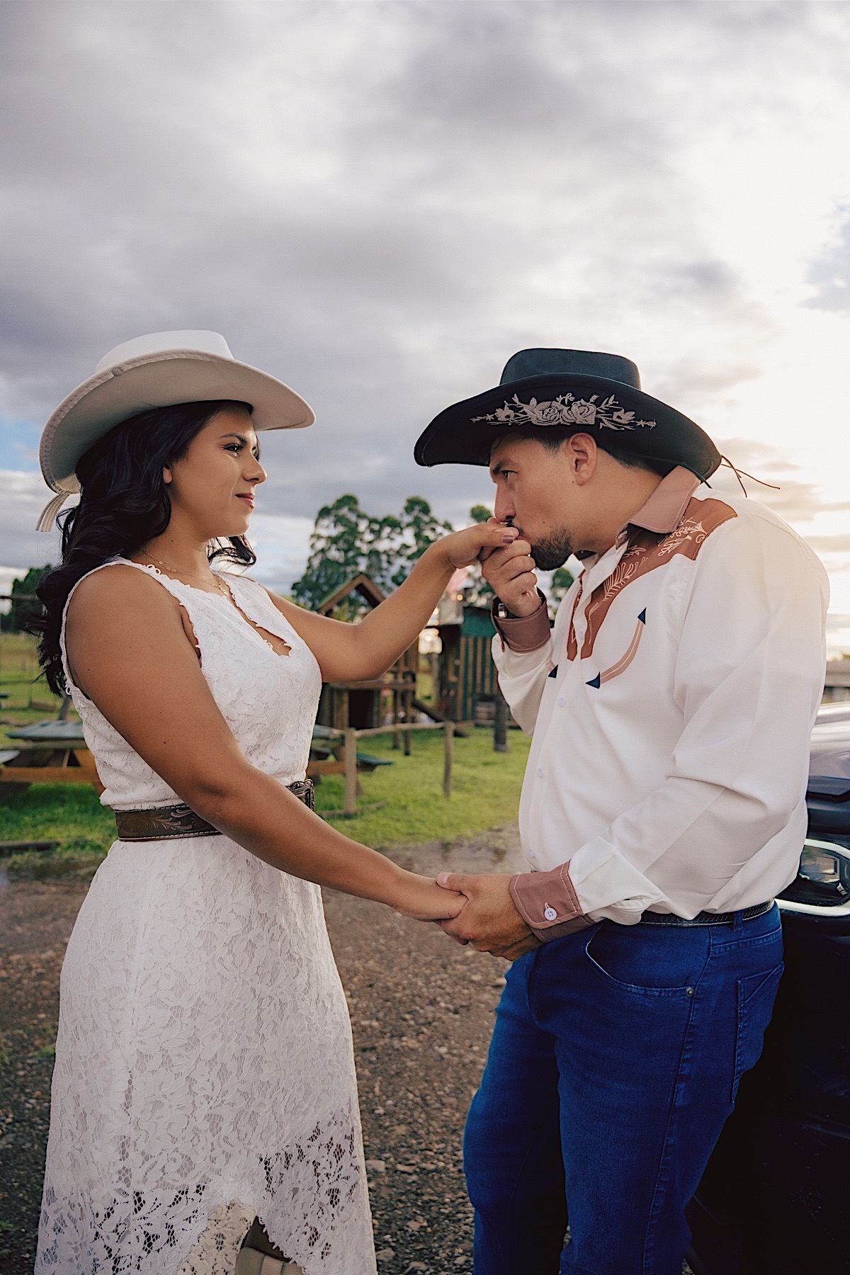 ensaio pre casamento - letts road - colonia wittmarsum - palmeira - vanessa - allan - vall center - cowboy - texas - por do sol - celeiro - chroma fotografia