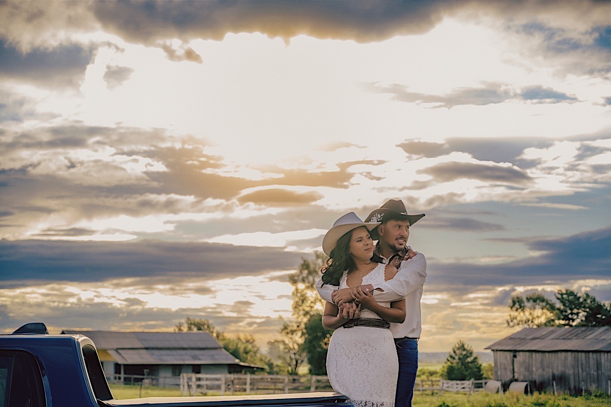 ensaio pre casamento - letts road - colonia wittmarsum - palmeira - vanessa - allan - vall center - cowboy - texas - por do sol - celeiro - chroma fotografia