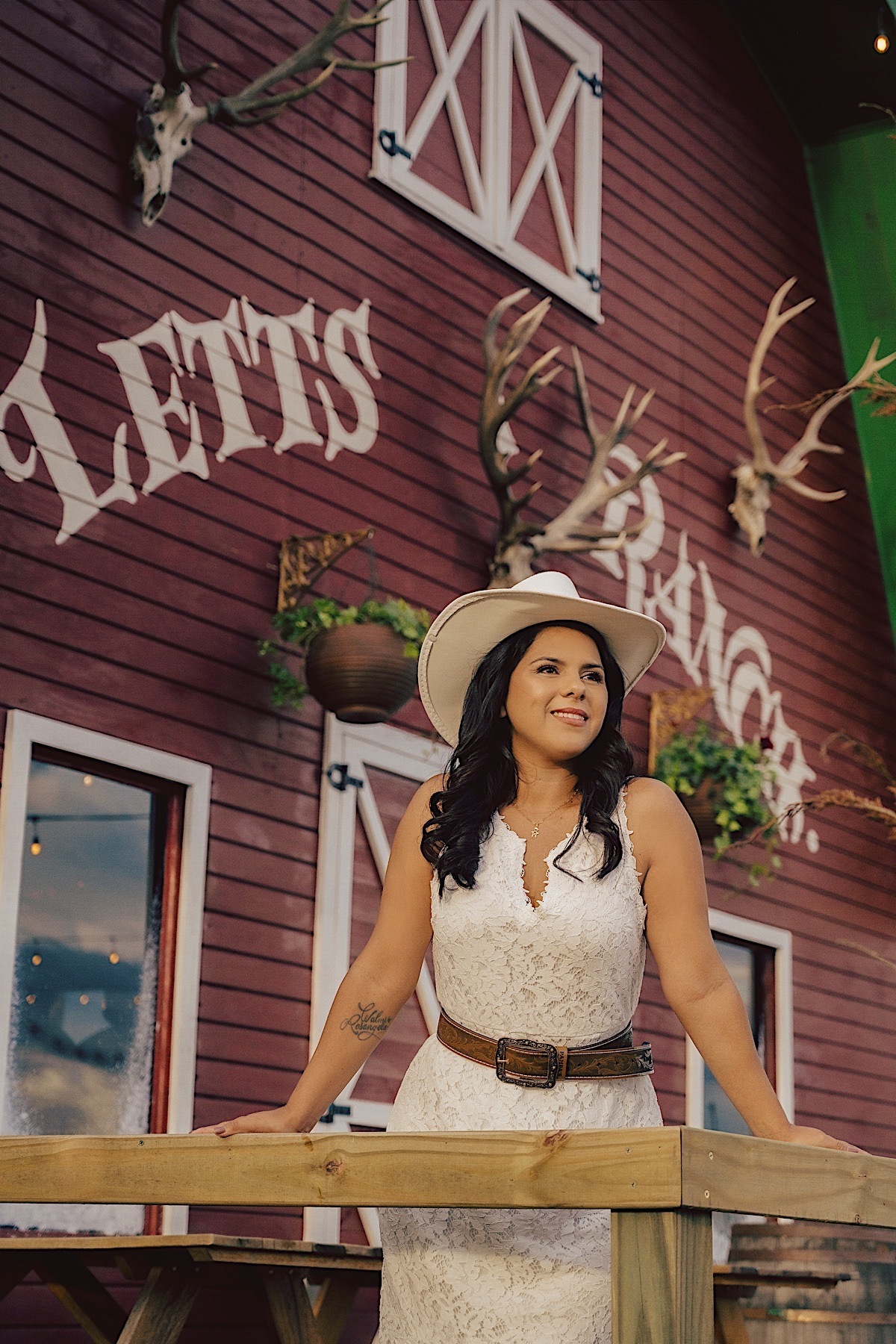 ensaio pre casamento - letts road - colonia wittmarsum - palmeira - vanessa - allan - vall center - cowboy - texas - por do sol - celeiro - chroma fotografia