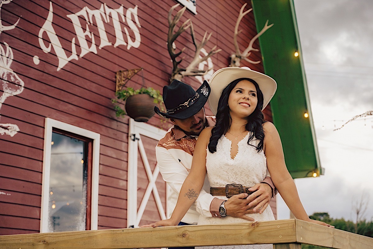 ensaio pre casamento - letts road - colonia wittmarsum - palmeira - vanessa - allan - vall center - cowboy - texas - por do sol - celeiro - chroma fotografia