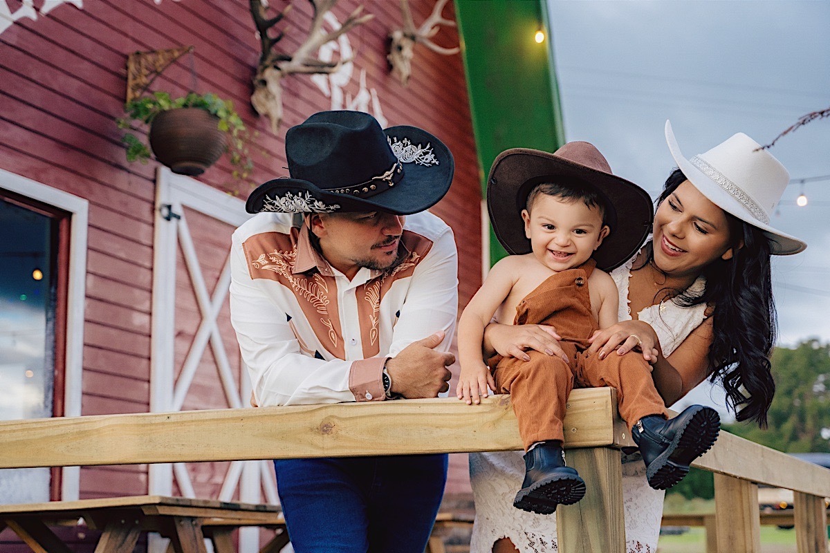 ensaio pre casamento - letts road - colonia wittmarsum - palmeira - vanessa - allan - vall center - cowboy - texas - por do sol - celeiro - chroma fotografia