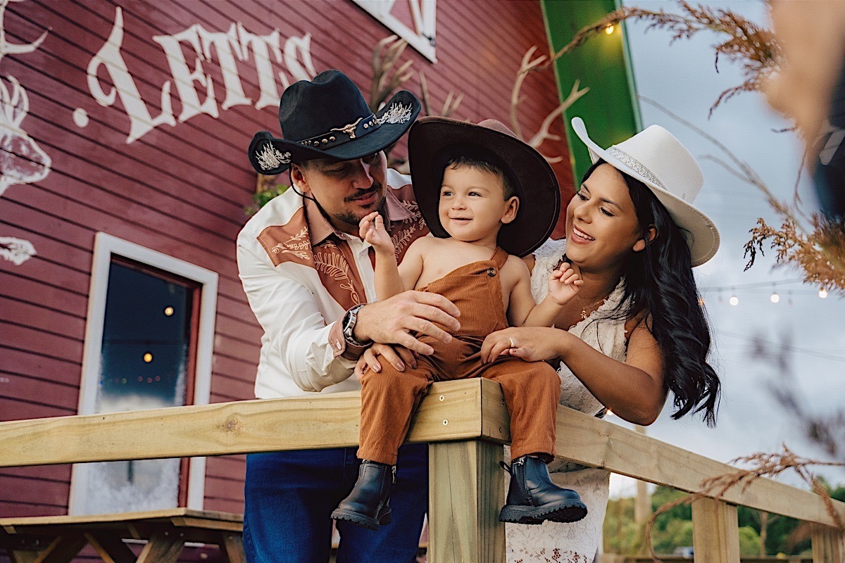 ensaio pre casamento - letts road - colonia wittmarsum - palmeira - vanessa - allan - vall center - cowboy - texas - por do sol - celeiro - chroma fotografia