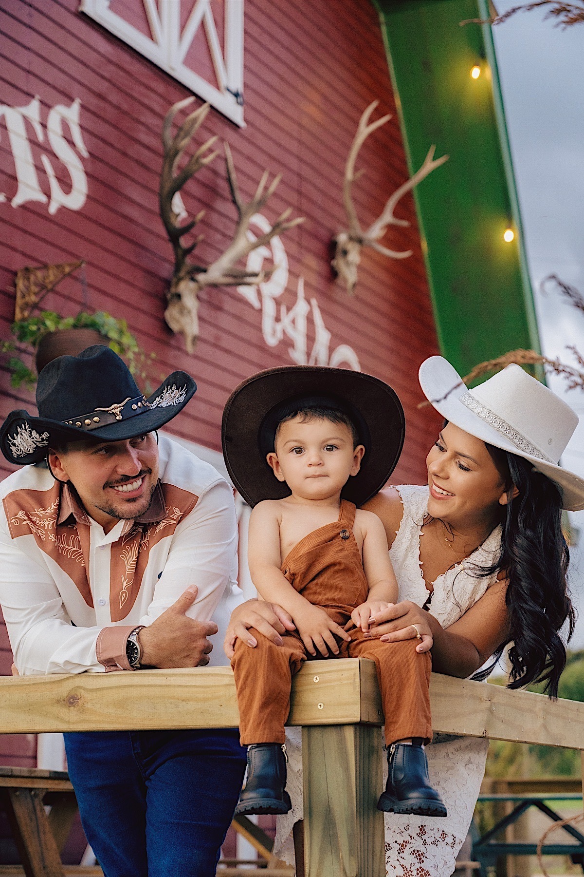 ensaio pre casamento - letts road - colonia wittmarsum - palmeira - vanessa - allan - vall center - cowboy - texas - por do sol - celeiro - chroma fotografia