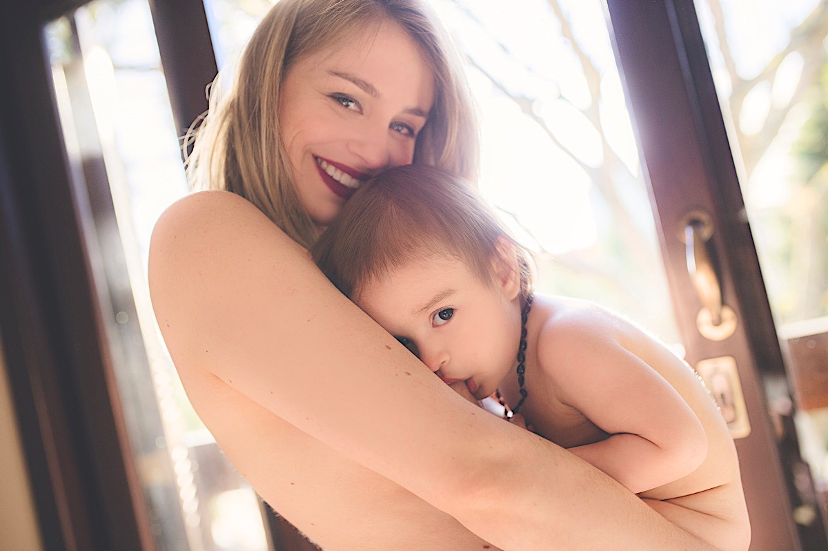 ensaio em casa - amamentação - mãe e filho - maternidade - são bento do sul - fotógrafo são bento do sul - chroma fotografia