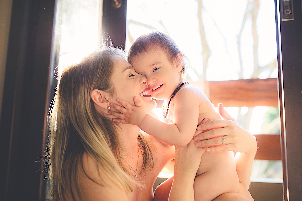 ensaio em casa - amamentação - mãe e filho - maternidade - são bento do sul - fotógrafo são bento do sul - chroma fotografia