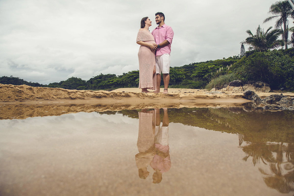 ensaio gestante - ensaio na praia - Bruna e Naum a espera de Cecília - fotografos de itapema - fotografos sc - chroma fotografia