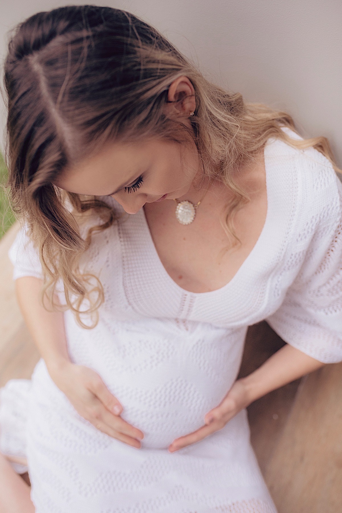 ensaio gestante - ensaio em casa - a espera de cecília - mãe de menina - grávida - fotógrafo rio negrinho - chroma fotografia