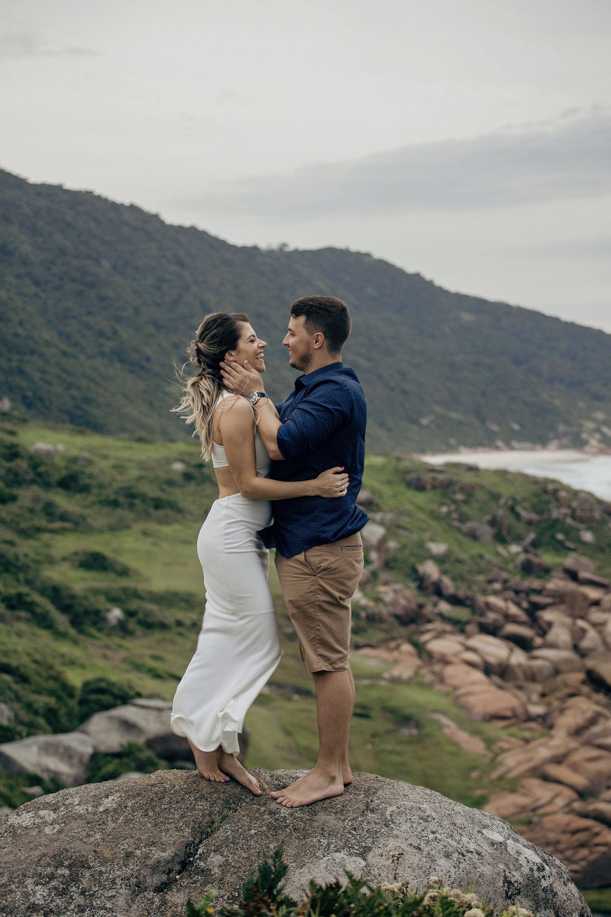 ensaio pré casamento - pré casamento - pré wedding - ensaio casal - ensaio na guarda do embaú - ensaio na praia - Lívia _ Cassiano - chroma fotografia